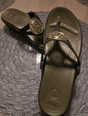 Crocs Women's Beveled Circle Sanrah Sandal